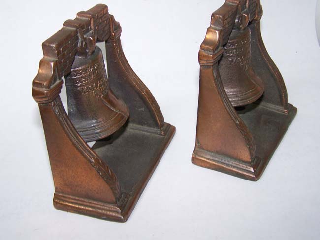 A nice pair of Antique Bookends depicting the LIBERTY BELL circa 1930 — image 2